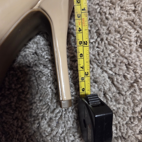 Classic Women's Patent Pointed-Toe Pumps in Nude - Picture 13 of 13